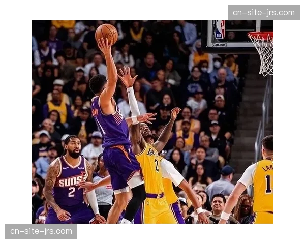 太阳团队篮球掌控比赛节奏 七人上双击溃对手展现深度